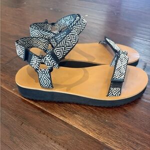 Madewell Black & White Geometric Strap Sandals